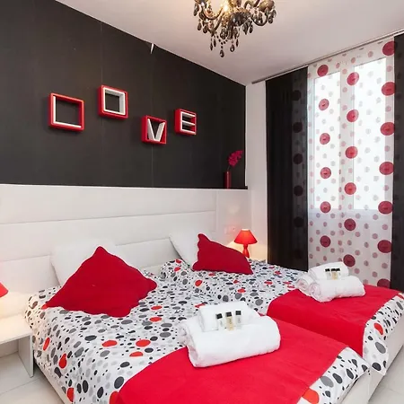 Apartment 7e Art 2 Pieces 3 Etoiles Calme Plein Centre 5mn Plages Et Palais