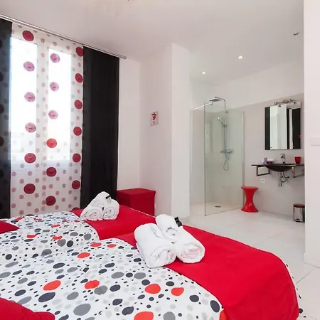7e Art 2 Pieces 3 Etoiles Calme Plein Centre 5mn Plages Et Palais *