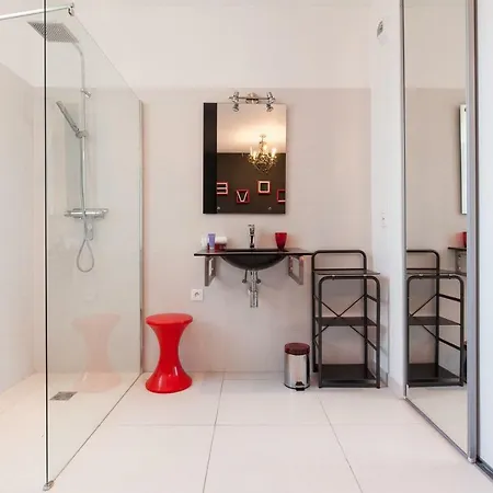 Apartment 7e Art 2 Pieces 3 Etoiles Calme Plein Centre 5mn Plages Et Palais