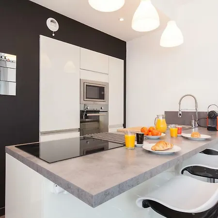Apartment 7e Art 2 Pieces 3 Etoiles Calme Plein Centre 5mn Plages Et Palais Cannes