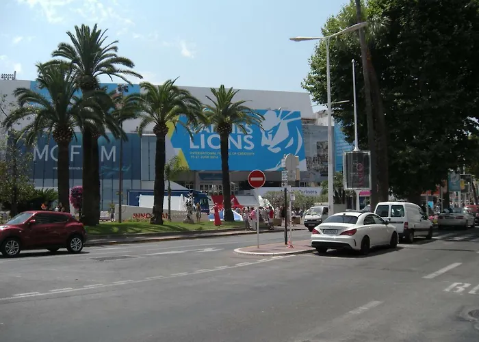 7e Art 2 Pieces 3 Etoiles Calme Plein Centre 5mn Plages Et Palais